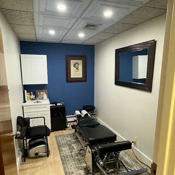 back pain doctor massapequa